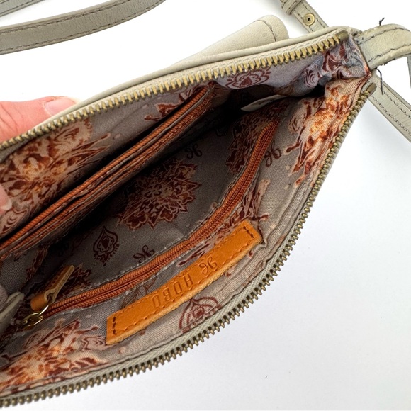 HOBO Leather Crossbody Bag & Jewelry Bundle Boho Crystal Necklace & Earrings - Picture 7 of 12